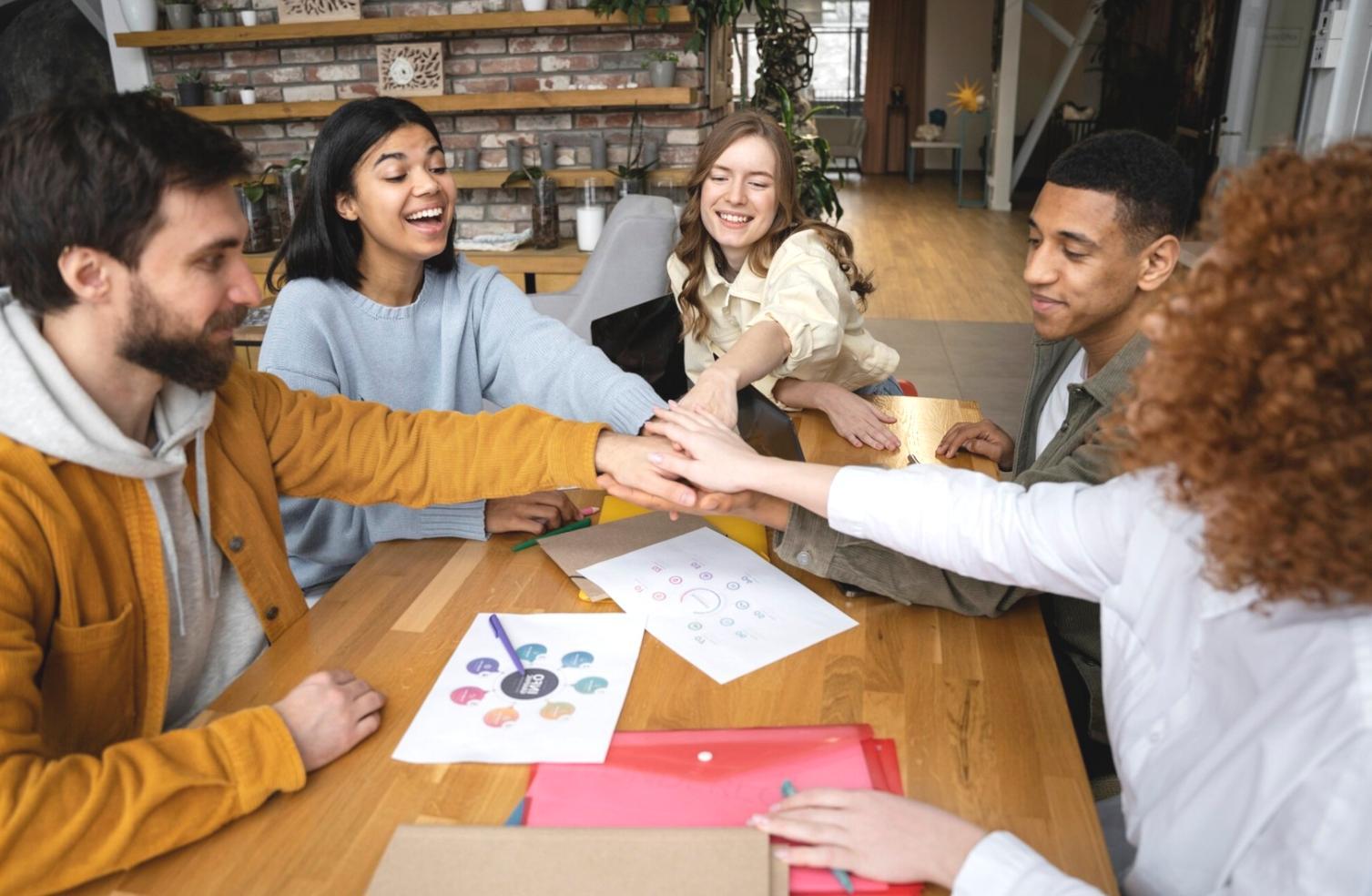 Modernes Büro mit strukturierten Arbeitsprozessen